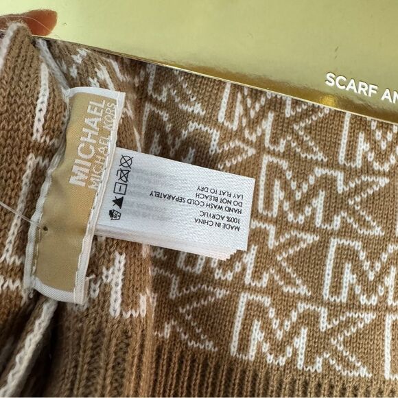 4/$100 Michael Kors Gold Logo Reversible Scarf and Hat Set NWT - Picture 10 of 11